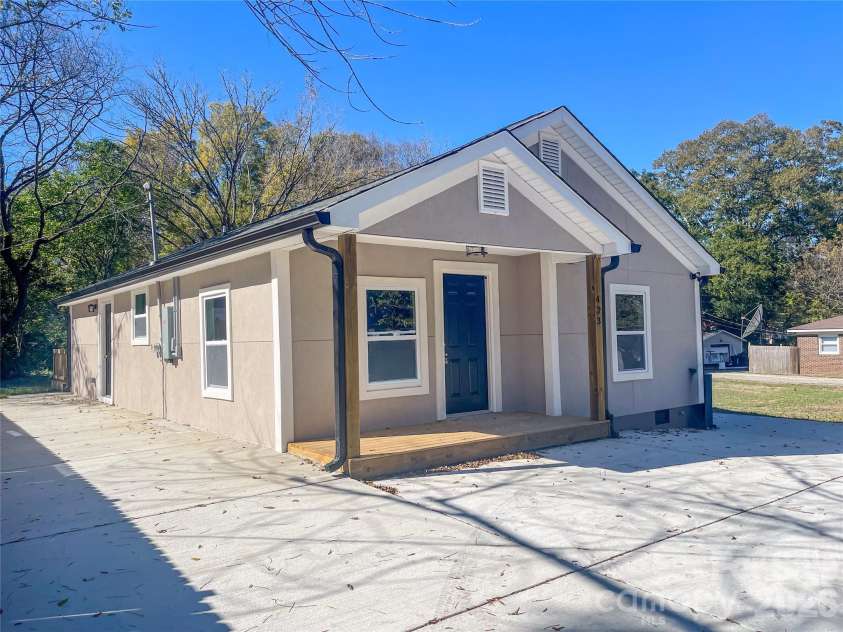 433 Clinton Avenue, Lancaster, SC 29720.  MLS# CAR4310556, YatesRealty ID 8924. 