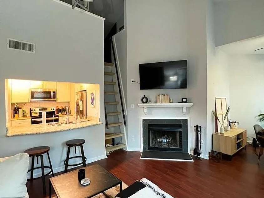 300 Cedar Street, Charlotte, NC 28202.  MLS# CAR4252788, YatesRealty ID 8925. 