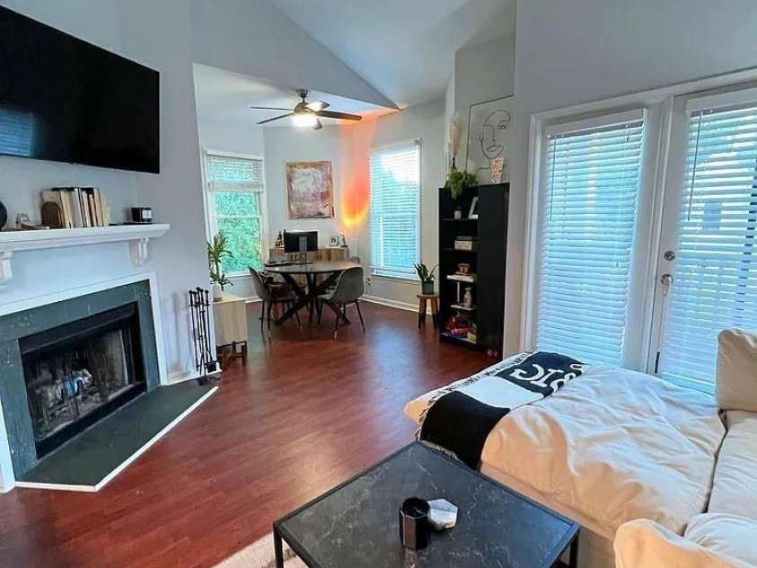 300 Cedar Street, Charlotte, NC 28202.  MLS# CAR4252788, YatesRealty ID 8925. 