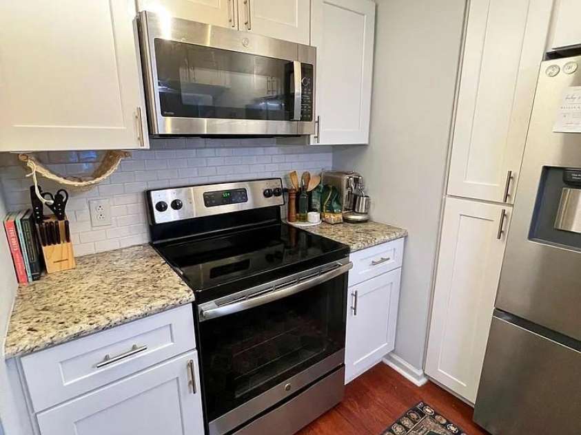 300 Cedar Street, Charlotte, NC 28202.  MLS# CAR4252788, YatesRealty ID 8925. 