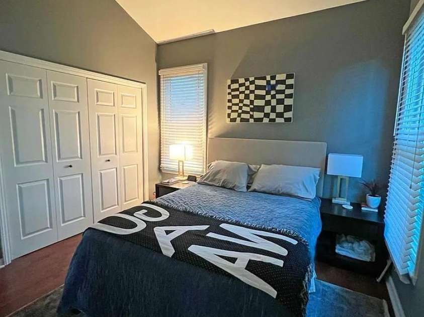 300 Cedar Street, Charlotte, NC 28202.  MLS# CAR4252788, YatesRealty ID 8925. 