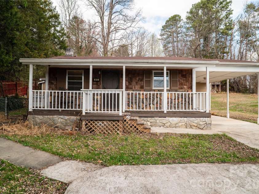 813 Severt Circle, Lenoir, NC 28645.  MLS# CAR4355098, YatesRealty ID 8925. 