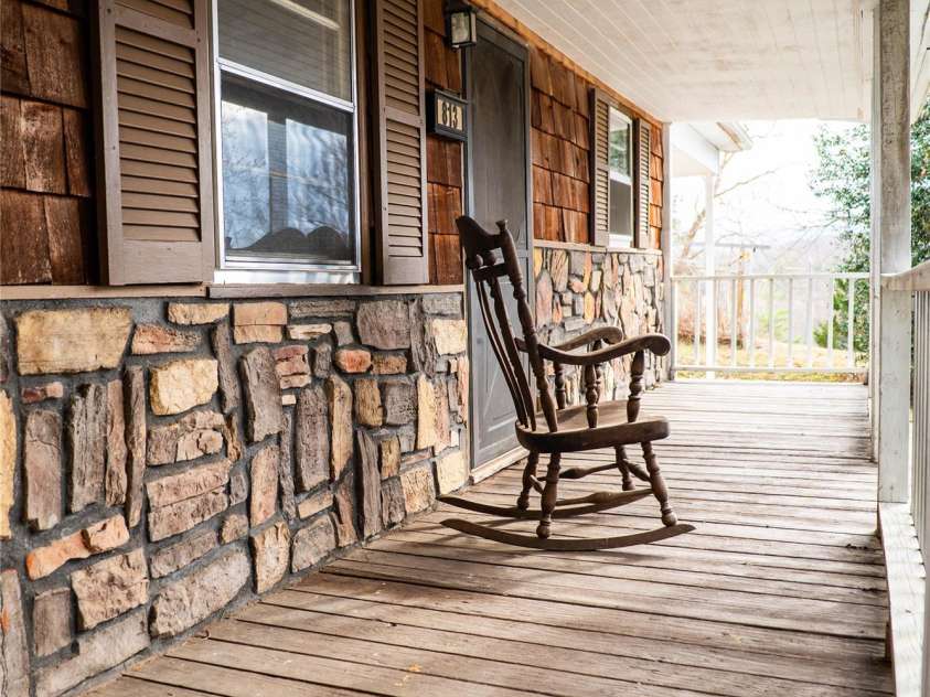 813 Severt Circle, Lenoir, NC 28645.  MLS# CAR4355098, YatesRealty ID 8925. 