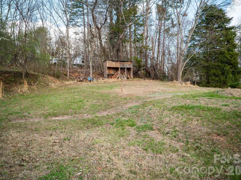 813 Severt Circle, Lenoir, NC 28645.  MLS# CAR4355098, YatesRealty ID 8925. 