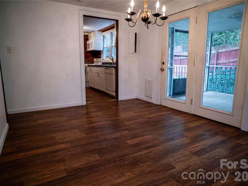 813 Severt Circle, Lenoir, NC 28645.  MLS# CAR4355098, YatesRealty ID 8925. 