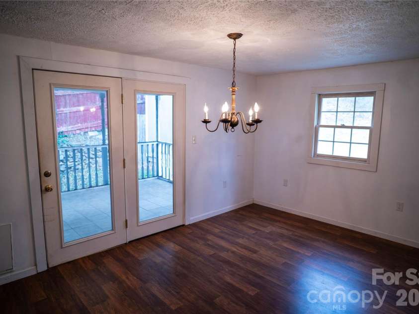 813 Severt Circle, Lenoir, NC 28645.  MLS# CAR4355098, YatesRealty ID 8925. 