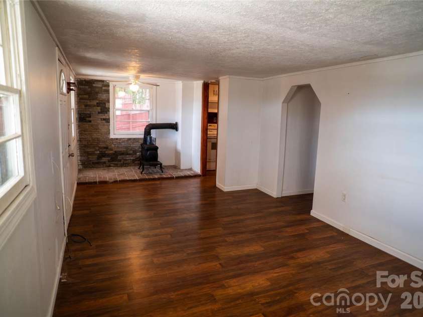813 Severt Circle, Lenoir, NC 28645.  MLS# CAR4355098, YatesRealty ID 8925. 