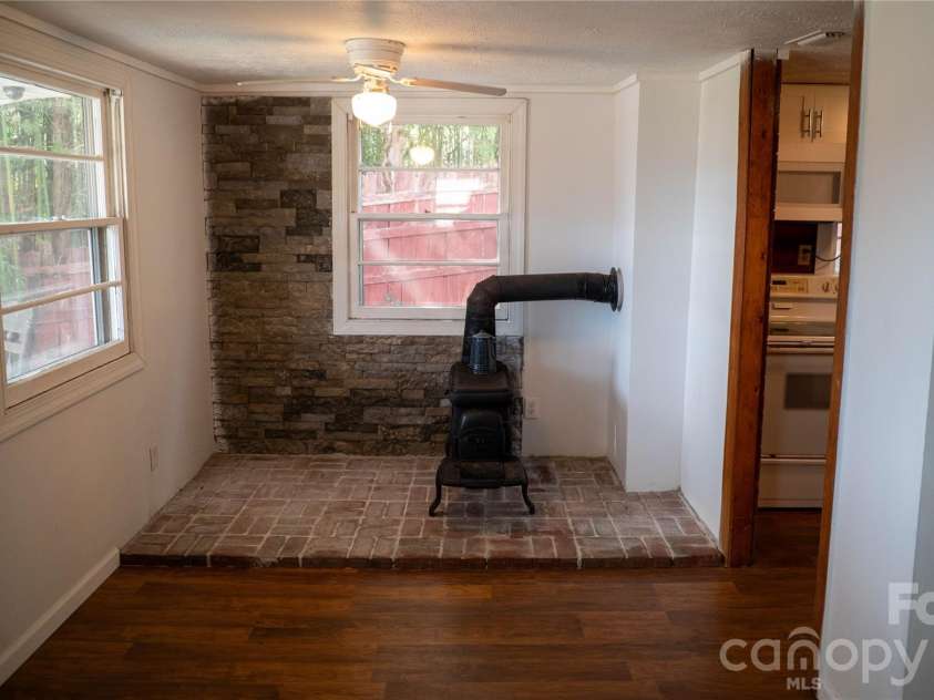 813 Severt Circle, Lenoir, NC 28645.  MLS# CAR4355098, YatesRealty ID 8925. 