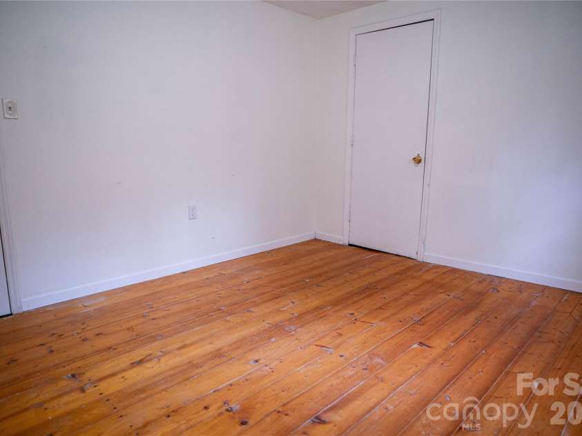 813 Severt Circle, Lenoir, NC 28645.  MLS# CAR4355098, YatesRealty ID 8925. 