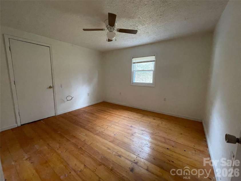 813 Severt Circle, Lenoir, NC 28645.  MLS# CAR4355098, YatesRealty ID 8925. 