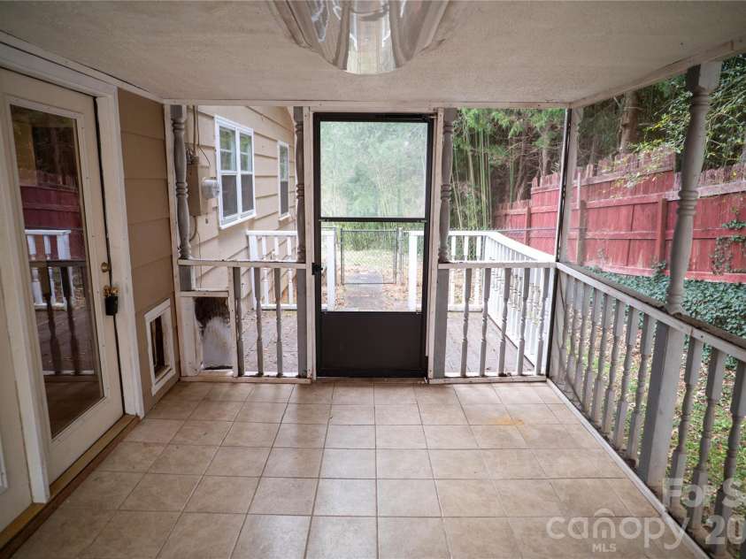 813 Severt Circle, Lenoir, NC 28645.  MLS# CAR4355098, YatesRealty ID 8925. 