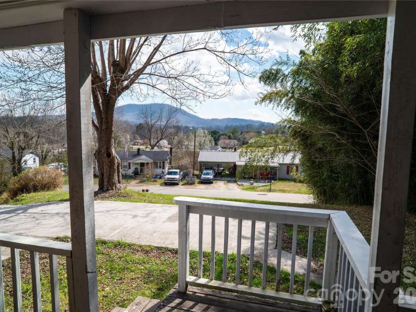 813 Severt Circle, Lenoir, NC 28645.  MLS# CAR4355098, YatesRealty ID 8925. 