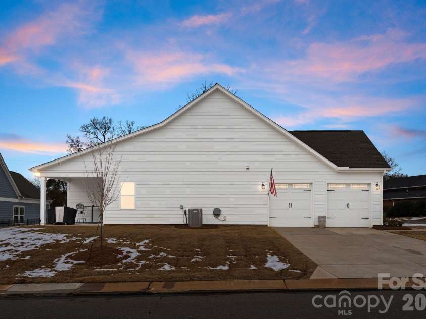 2004 Bonds Lane, Fort Mill, SC 29715.  MLS# CAR4343014, YatesRealty ID 8926. 