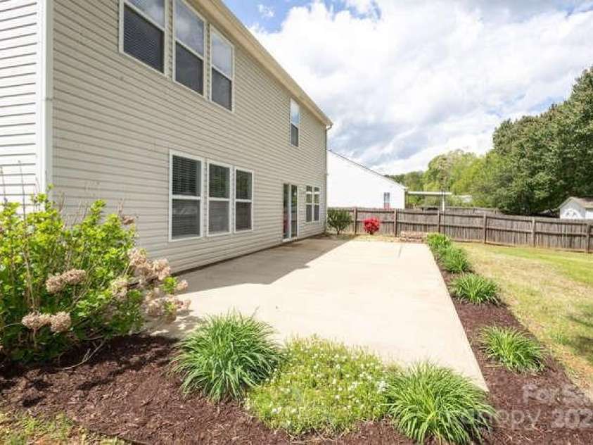 1965 Leesburg Drive, Clover, SC 29710.  MLS# CAR4249746, YatesRealty ID 8927. 