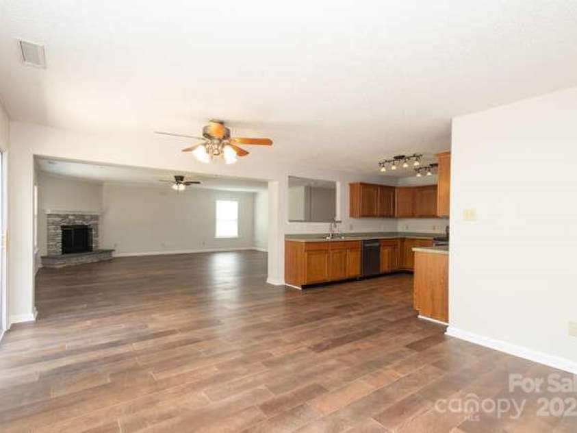 1965 Leesburg Drive, Clover, SC 29710.  MLS# CAR4249746, YatesRealty ID 8927. Dining Area