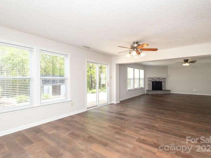 1965 Leesburg Drive, Clover, SC 29710.  MLS# CAR4249746, YatesRealty ID 8927. Dining Area