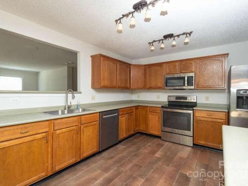 1965 Leesburg Drive, Clover, SC 29710.  MLS# CAR4249746, YatesRealty ID 8927. Kitchen