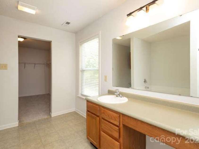 1965 Leesburg Drive, Clover, SC 29710.  MLS# CAR4249746, YatesRealty ID 8927. Primary Bathroom