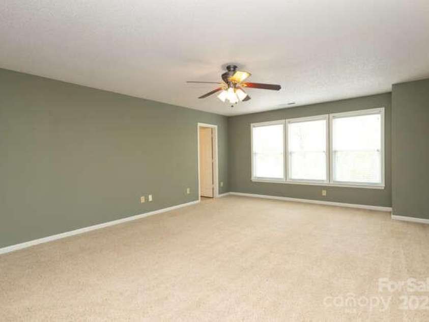 1965 Leesburg Drive, Clover, SC 29710.  MLS# CAR4249746, YatesRealty ID 8927. Primary Bedroom