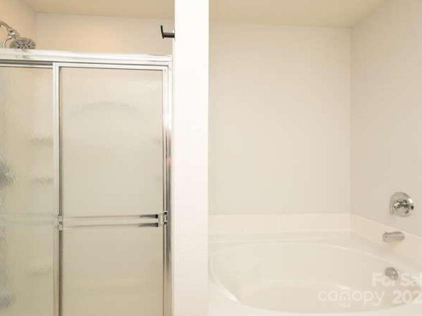 1965 Leesburg Drive, Clover, SC 29710.  MLS# CAR4249746, YatesRealty ID 8927. Primary Shower