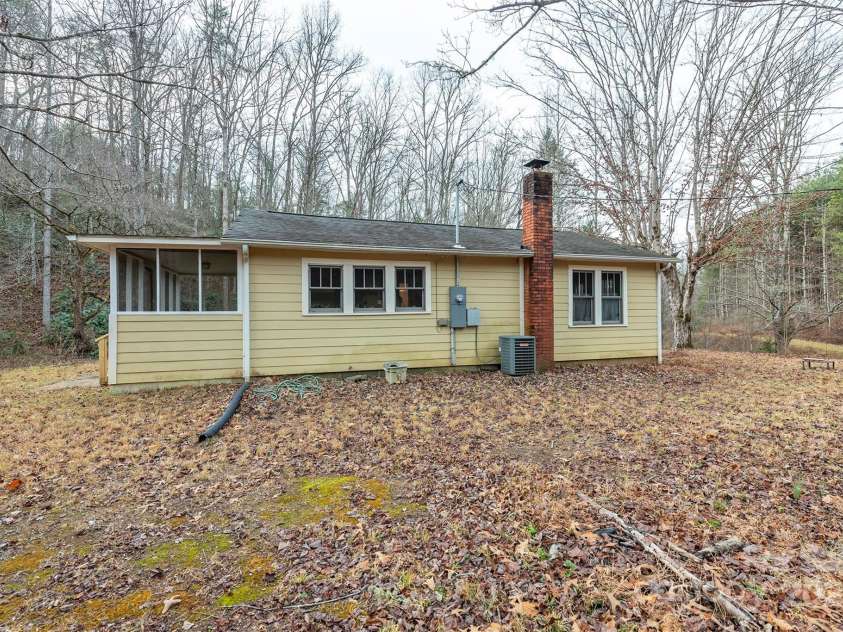 380 Buttercup Lane, Marion, NC 28752.  MLS# CAR4333010, YatesRealty ID 8927. 
