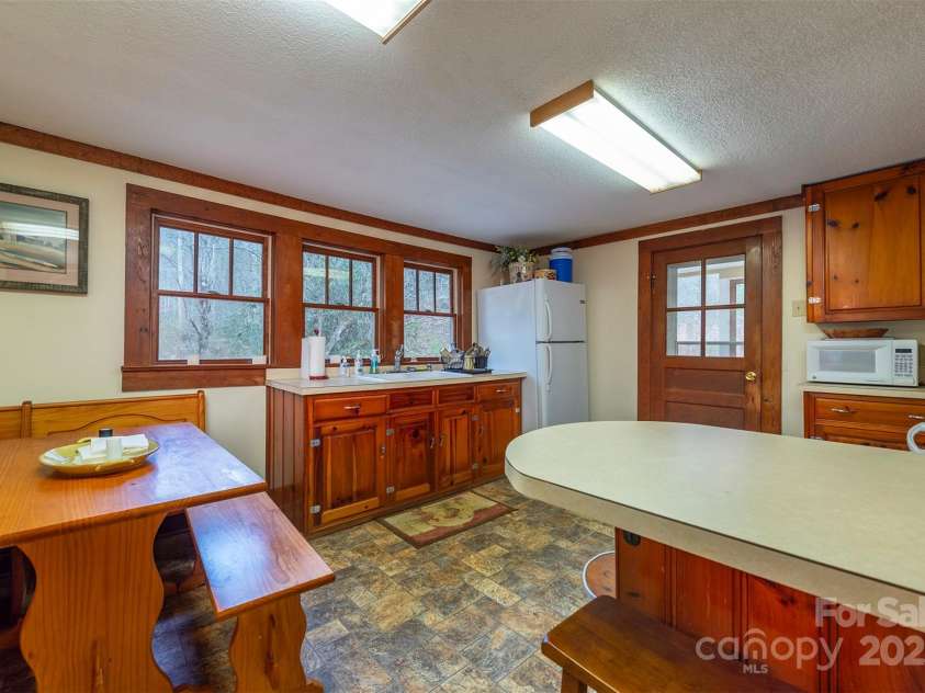 380 Buttercup Lane, Marion, NC 28752.  MLS# CAR4333010, YatesRealty ID 8927. 
