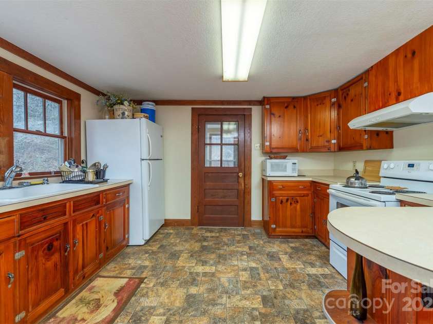 380 Buttercup Lane, Marion, NC 28752.  MLS# CAR4333010, YatesRealty ID 8927. 