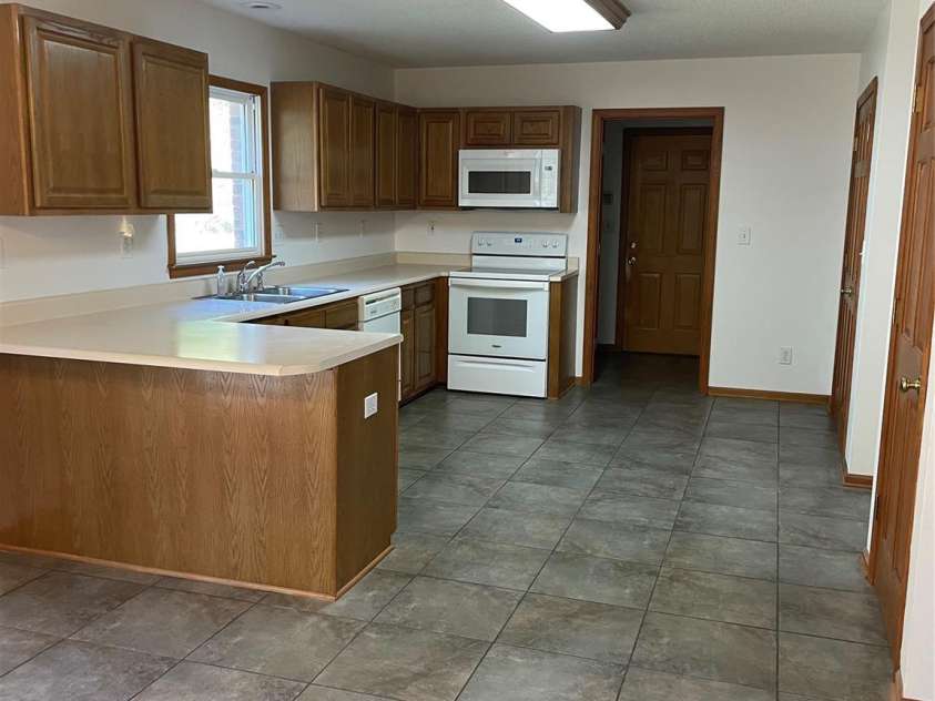 1492 Peeler Road, Salisbury, NC 28146.  MLS# CAR4364172, YatesRealty ID 8928. Large kitchen and eating area