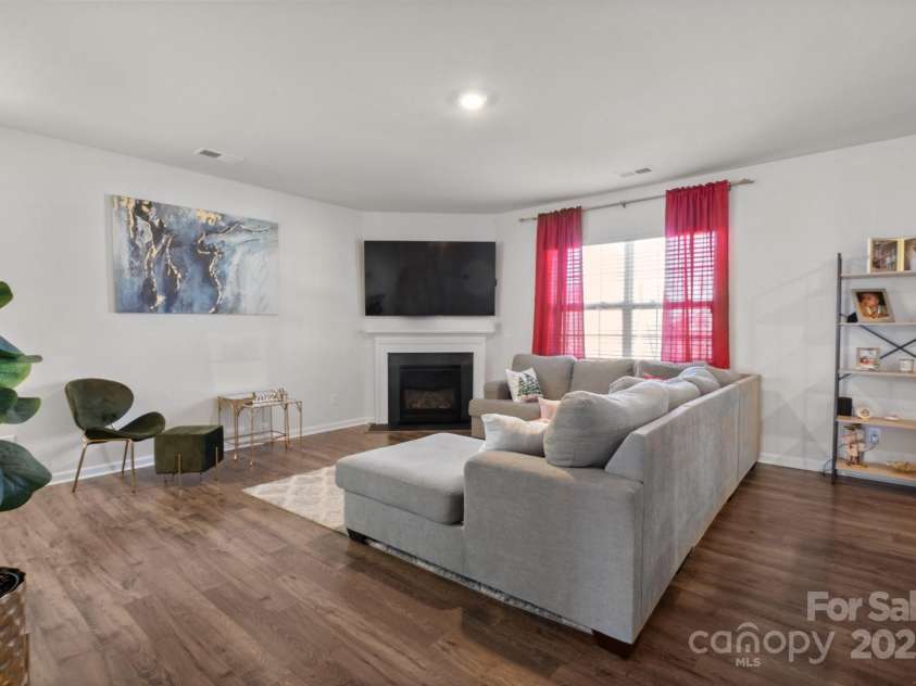 9142 Mackinaw Drive, Gastonia, NC 28056.  MLS# CAR4216477, YatesRealty ID 893. 