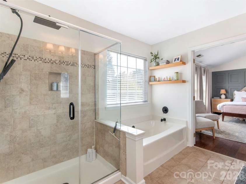 2306 Winthorp Ridge Road, Charlotte, NC 28270.  MLS# CAR4364303, YatesRealty ID 8930. Primary features a soaking tub and separate shower.