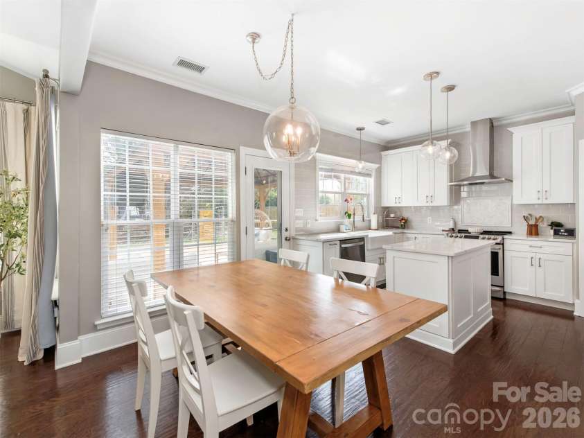 2306 Winthorp Ridge Road, Charlotte, NC 28270.  MLS# CAR4364303, YatesRealty ID 8930. Remodeled Kitchen is Bight & Light!  Room for a dining table too!