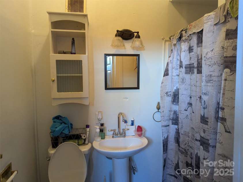 1909 Ozark Avenue, Gastonia, NC 28054.  MLS# CAR4240796, YatesRealty ID 8931. 