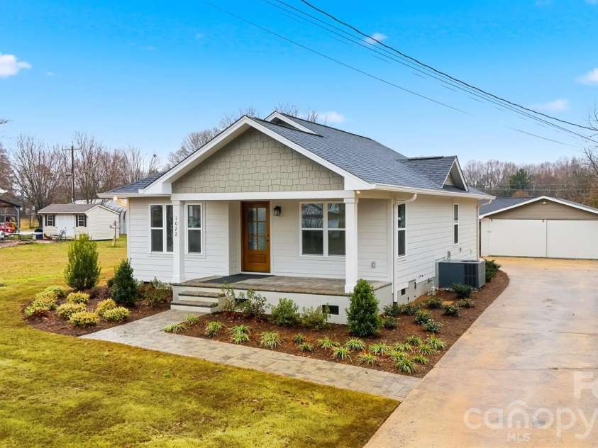1022 Main Street, Maiden, NC 28650.  MLS# CAR4353220, YatesRealty ID 8933. 