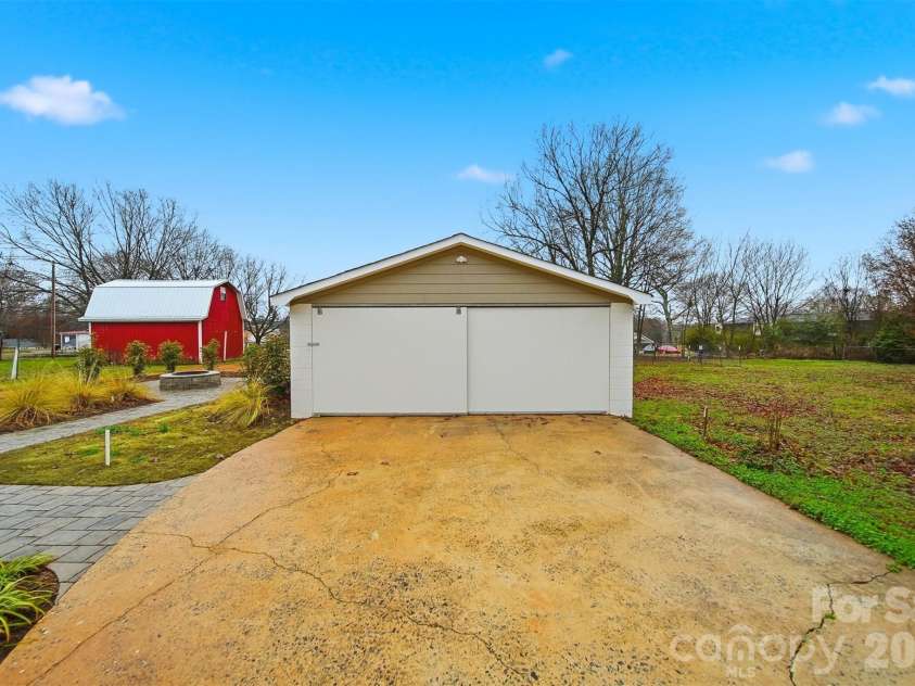 1022 Main Street, Maiden, NC 28650.  MLS# CAR4353220, YatesRealty ID 8933. Garage
