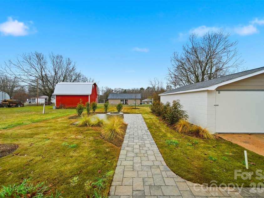 1022 Main Street, Maiden, NC 28650.  MLS# CAR4353220, YatesRealty ID 8933. Garage