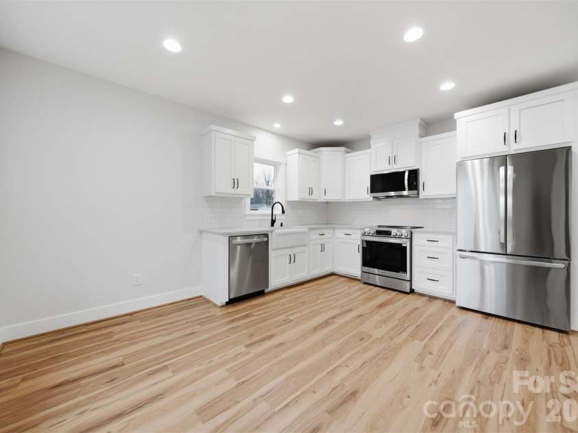 1022 Main Street, Maiden, NC 28650.  MLS# CAR4353220, YatesRealty ID 8933. Kitchen