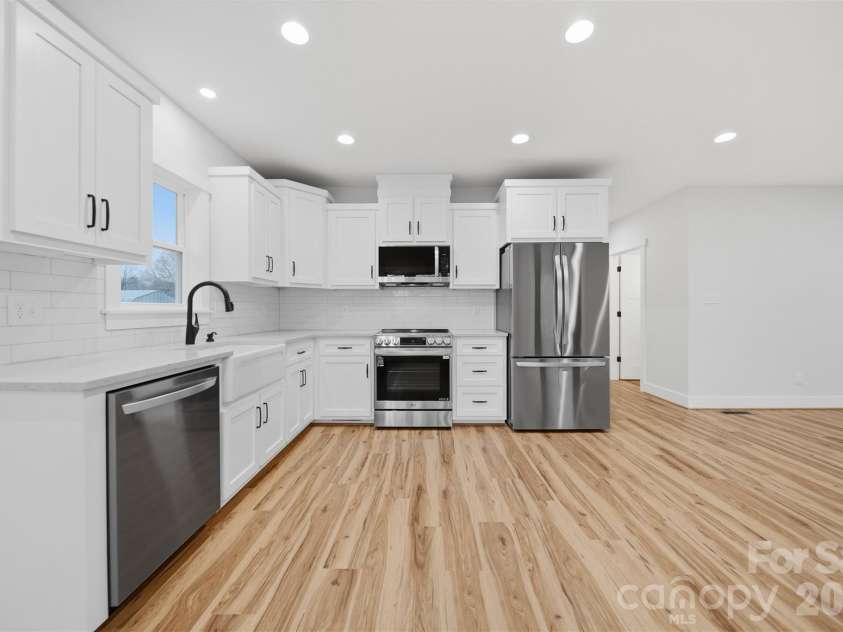 1022 Main Street, Maiden, NC 28650.  MLS# CAR4353220, YatesRealty ID 8933. Kitchen