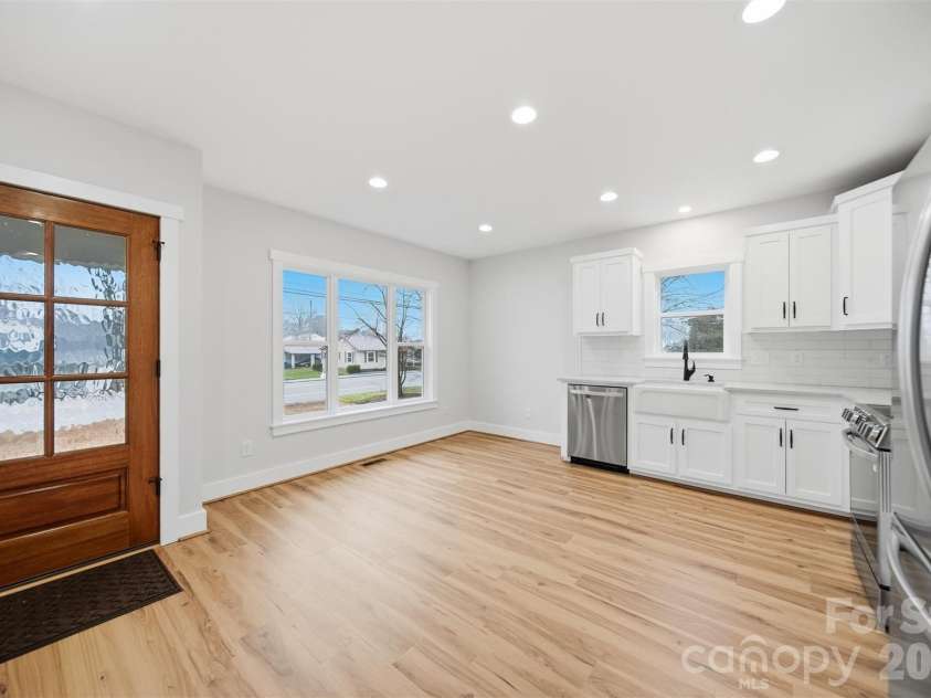 1022 Main Street, Maiden, NC 28650.  MLS# CAR4353220, YatesRealty ID 8933. Kitchen/Dining