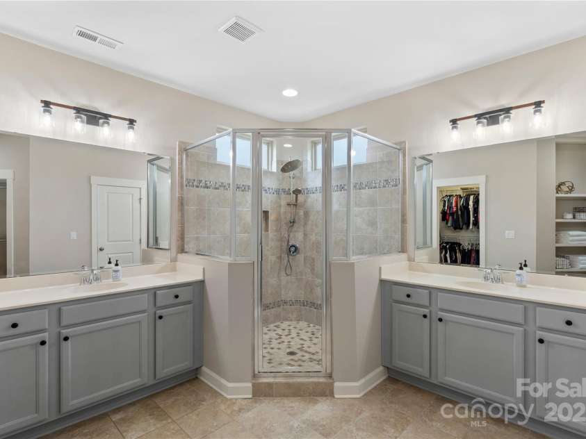 1117 Cedar Park Drive, Pineville, NC 28134.  MLS# CAR4242101, YatesRealty ID 8934. 