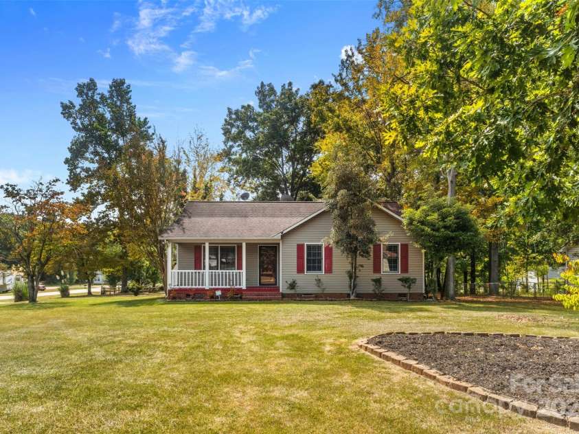 2282 White Pine Court, Lancaster, SC 29720.  MLS# CAR4305031, YatesRealty ID 8934. 