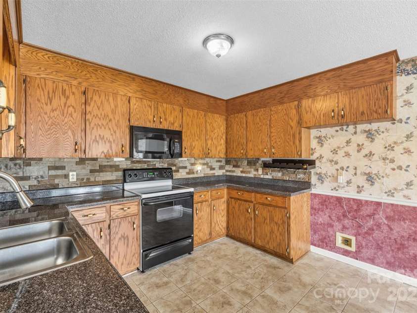 2282 White Pine Court, Lancaster, SC 29720.  MLS# CAR4305031, YatesRealty ID 8934. 