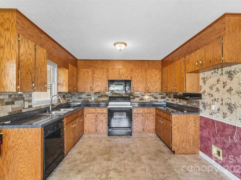 2282 White Pine Court, Lancaster, SC 29720.  MLS# CAR4305031, YatesRealty ID 8934. 