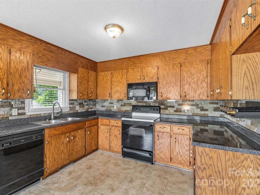 2282 White Pine Court, Lancaster, SC 29720.  MLS# CAR4305031, YatesRealty ID 8934. 
