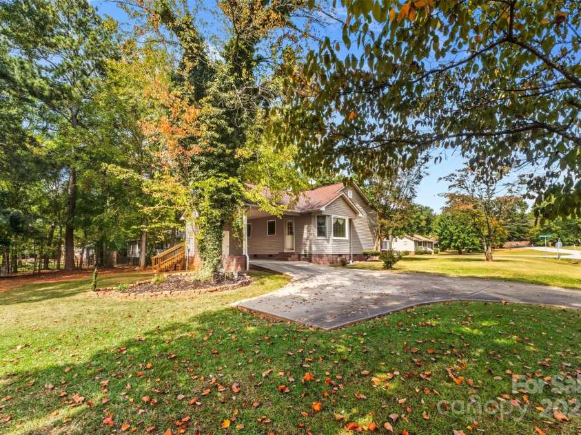 2282 White Pine Court, Lancaster, SC 29720.  MLS# CAR4305031, YatesRealty ID 8934. 