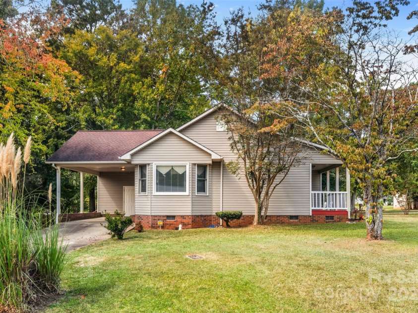 2282 White Pine Court, Lancaster, SC 29720.  MLS# CAR4305031, YatesRealty ID 8934. 