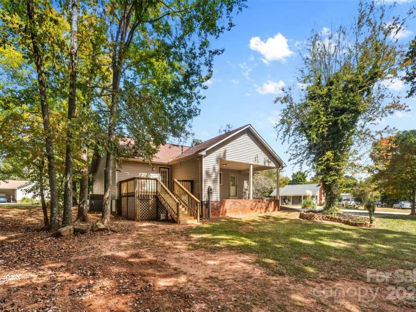 2282 White Pine Court, Lancaster, SC 29720.  MLS# CAR4305031, YatesRealty ID 8934. 
