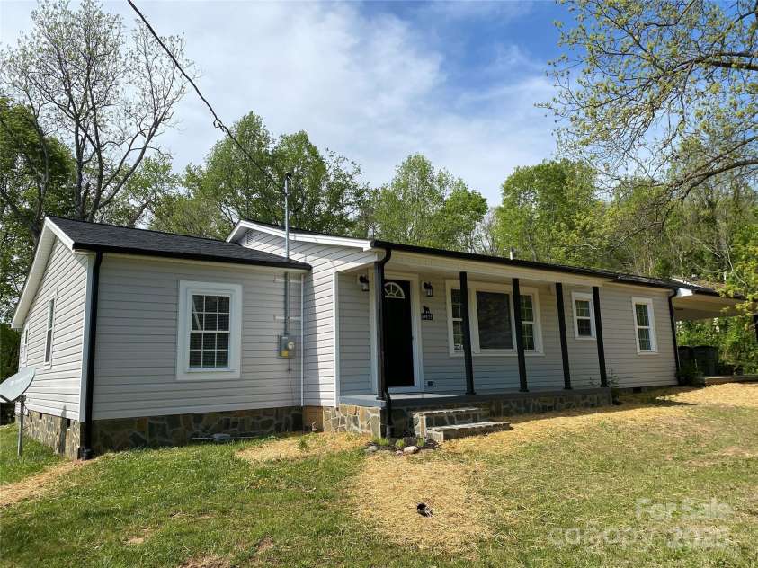 1244 Piedmont Drive, Lenoir, NC 28645.  MLS# CAR4250326, YatesRealty ID 8935. Front of house