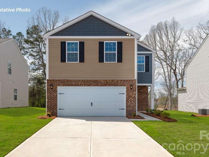 2062 10th Street, Hickory, NC 28602.  MLS# CAR4338586, YatesRealty ID 8935. 