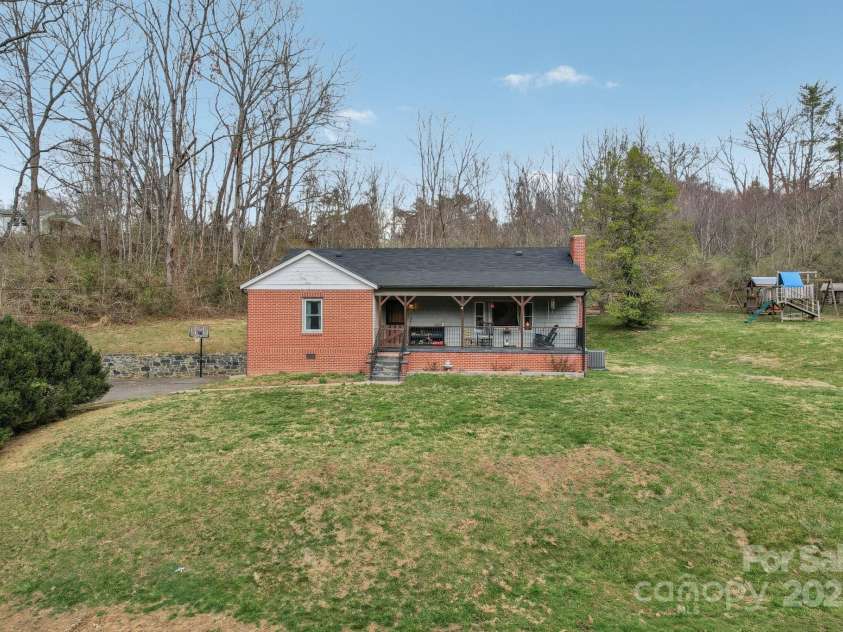 181 Dogwood Lane, Spruce Pine, NC 28777.  MLS# CAR4234977, YatesRealty ID 8936. 