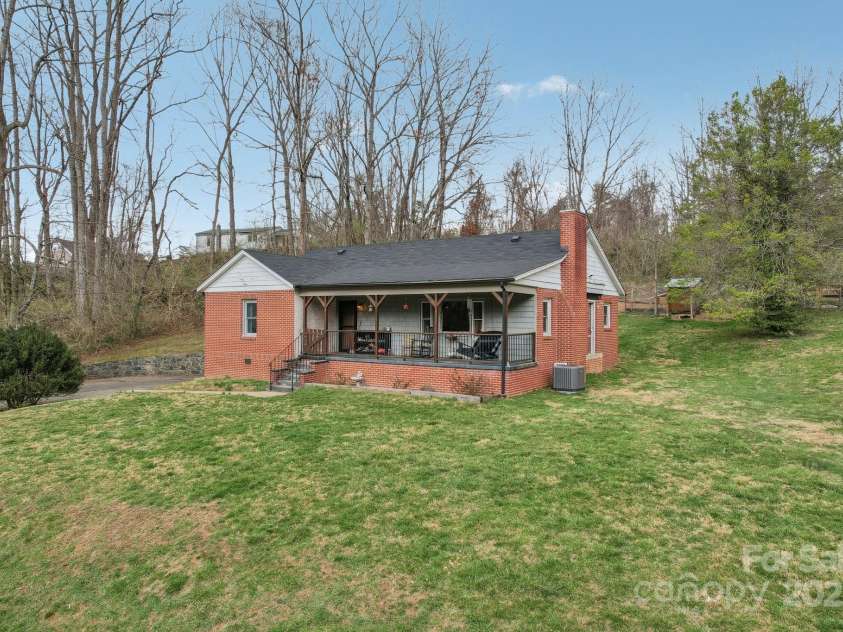 181 Dogwood Lane, Spruce Pine, NC 28777.  MLS# CAR4234977, YatesRealty ID 8936. 
